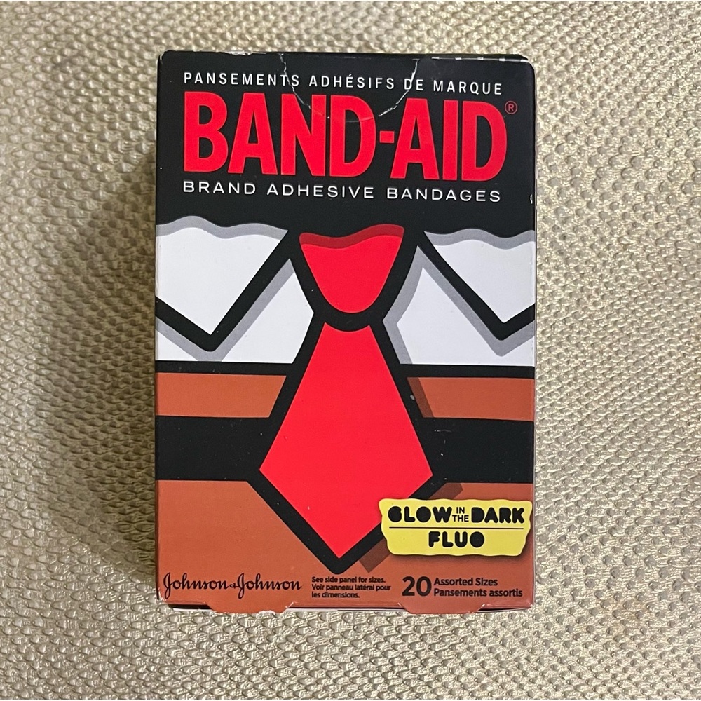 Sponge Bob Glow In The Dark Band-Aid Bandages - Picture 2 of 5